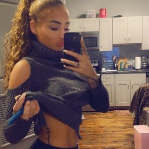 Meet your Posher, Danielle